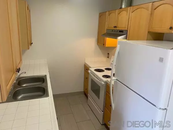 San Diego, CA 92102,5061 Marilou Rd #10