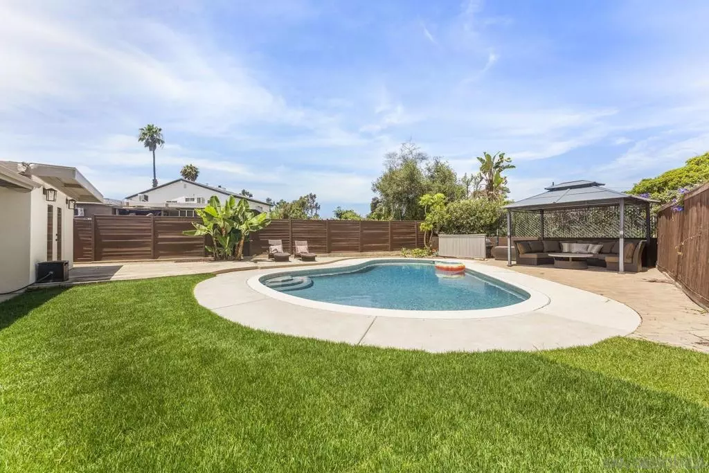 San Diego, CA 92117,4527 Chinook Court