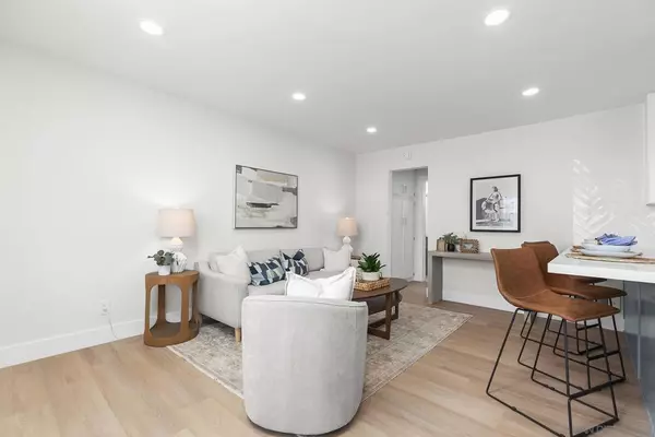 San Diego, CA 92107,5015 Cape May Ave #307