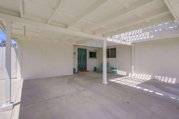 San Diego, CA 92117,4996 Triana St