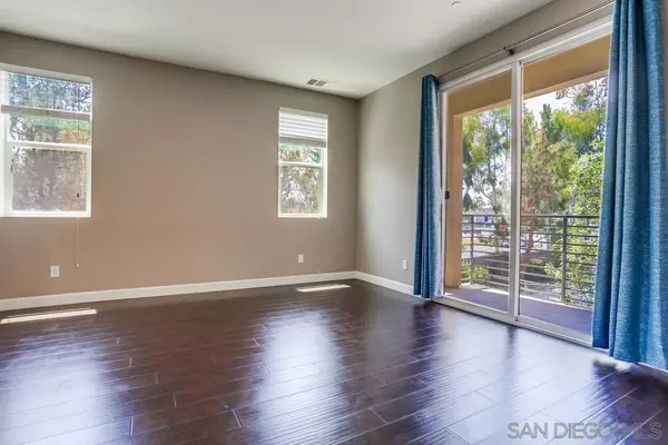 Escondido, CA 92025,215 Antoni Gln #1112