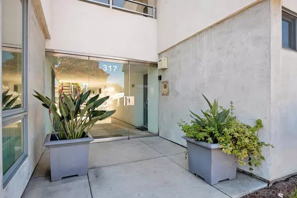 Carlsbad, CA 92008,317 Pine Ave #204