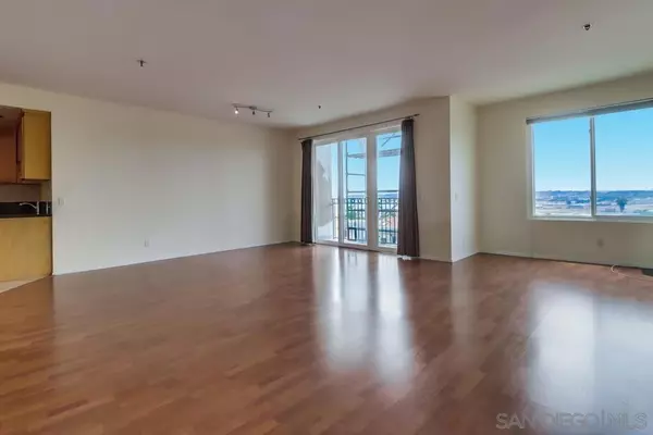 San Diego, CA 92101,2445 Brant St #407