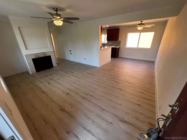 San Diego, CA 92109,1927 Diamond St #4