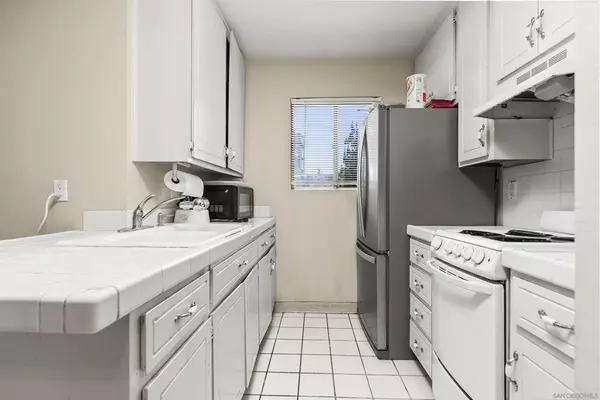 San Diego, CA 92115,6720 University Ave