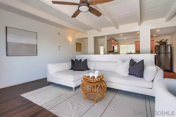 Encinitas, CA 92024,303 305 Sanford Street