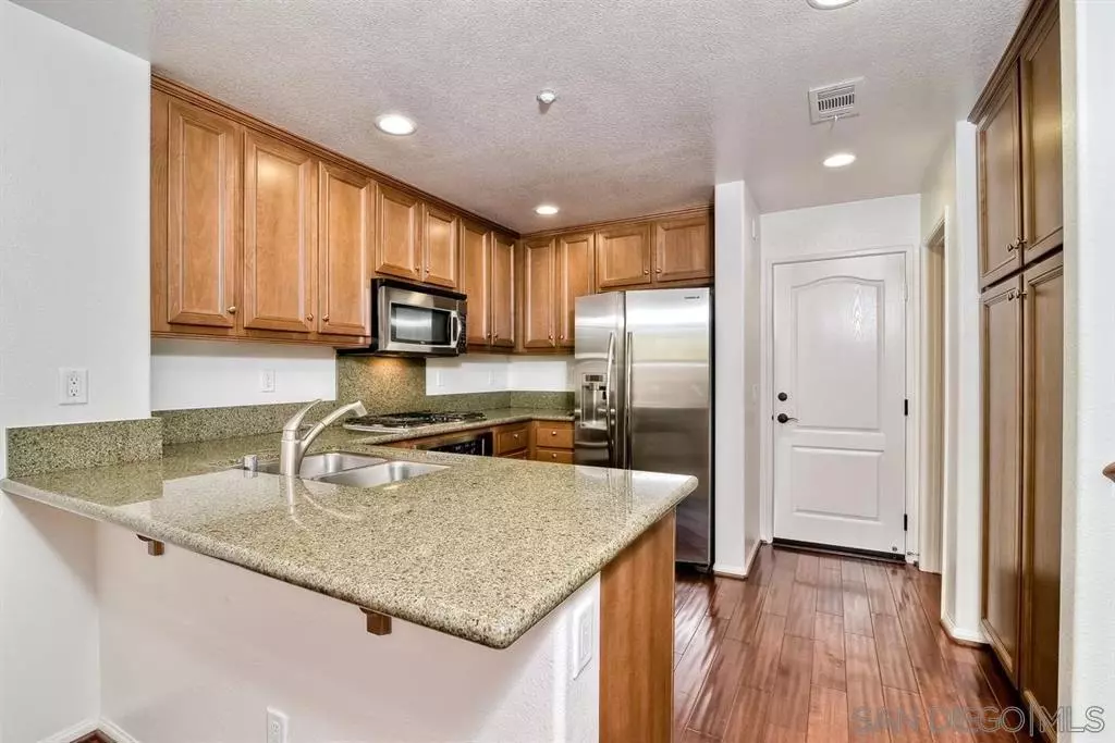 San Diego, CA 92127,10543 Avenida Olinda #5