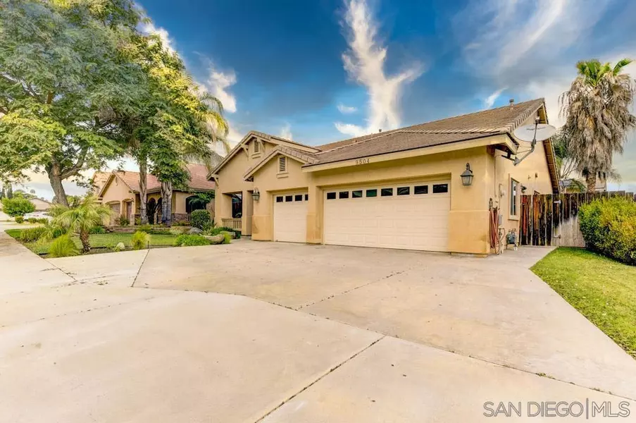 9504 Paseo De Los Castillos, Santee, CA 92071