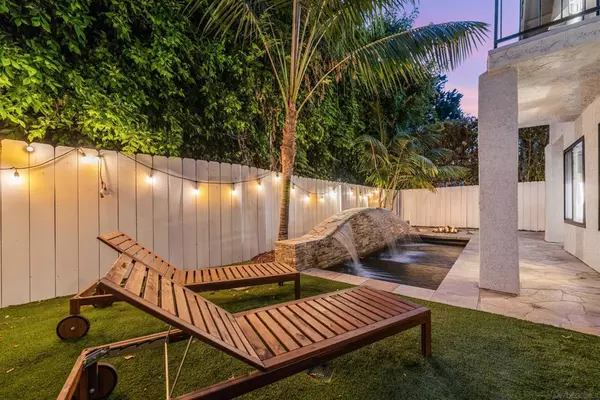 Carlsbad, CA 92008,2821 Forest View Way