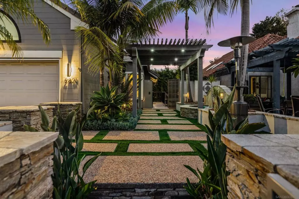 Carlsbad, CA 92008,2821 Forest View Way