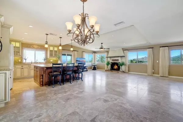Vista, CA 92084,1070 El Paseo