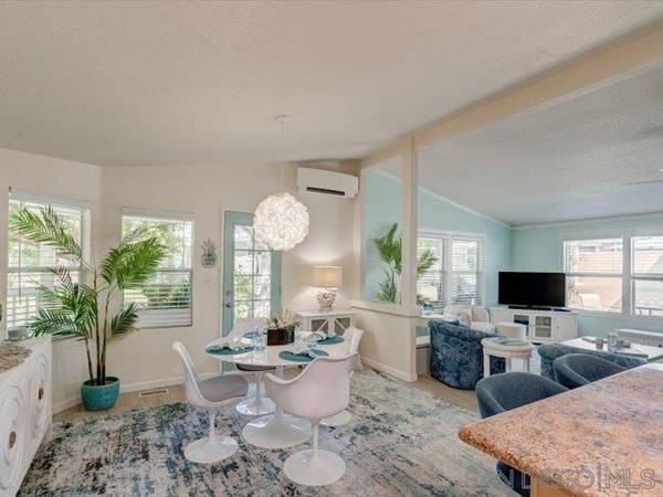 Carlsbad, CA 92011,7304 Santa Barbara St #325