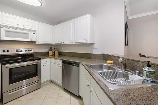 San Diego, CA 92122,7455 Charmant Dr #1807