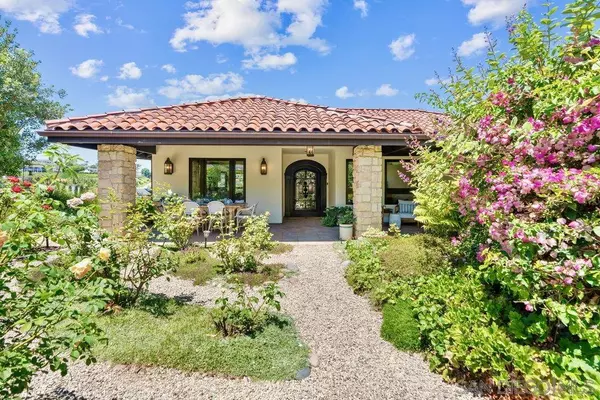 350 Punta Baja Dr, Solana Beach, CA 92075