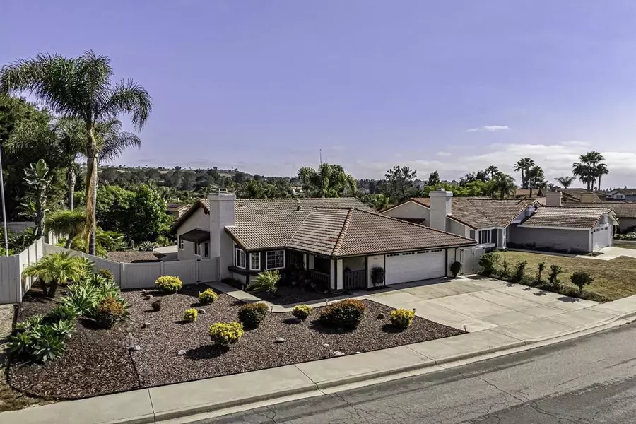 5241 Alamosa Park Dr, Oceanside, CA 92057