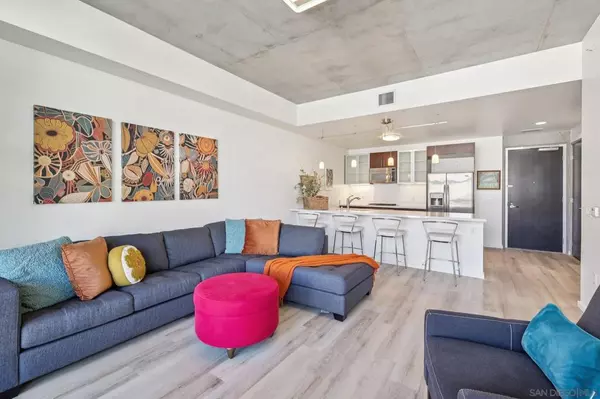 San Diego, CA 92101,1494 Union St #403