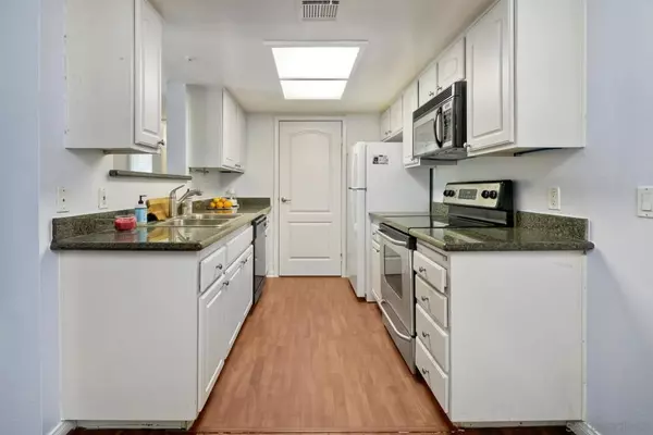 San Diego, CA 92128,12007 Alta Carmel Ct #317