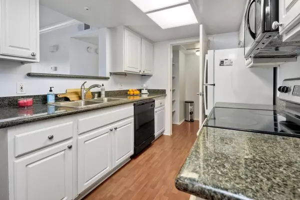 San Diego, CA 92128,12007 Alta Carmel Ct #317