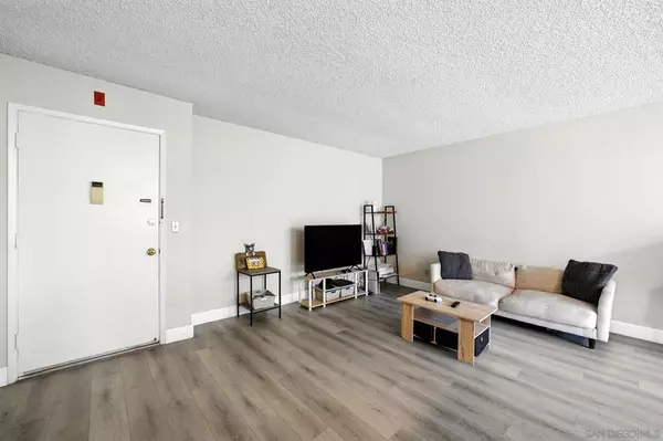 San Diego, CA 92119,7838 Cowles Mountain Court #C6