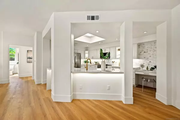 San Diego, CA 92130,12370 Carmel Country Rd #105