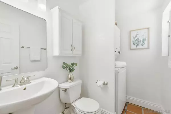 San Diego, CA 92115,4777 Seminole Dr #118