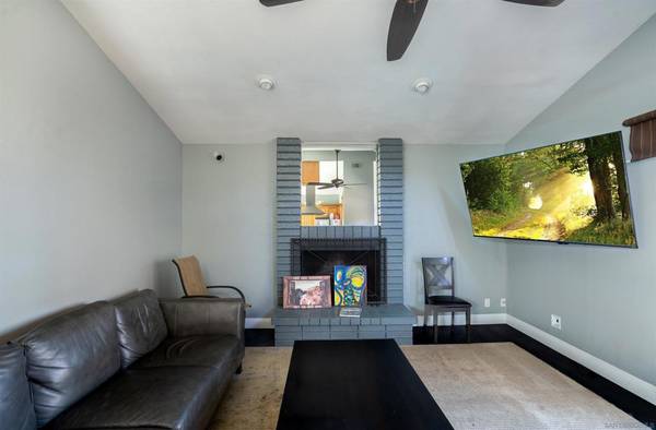 Escondido, CA 92025,1116 Circle Dr #230-452-12-00