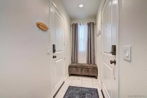 Los Alamitos, CA 90720,10572 acorn place
