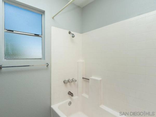 San Diego, CA 92114,5842 Cervantes Ave