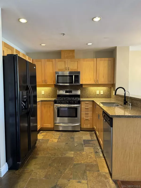 San Diego, CA 92103,475 Redwood #205