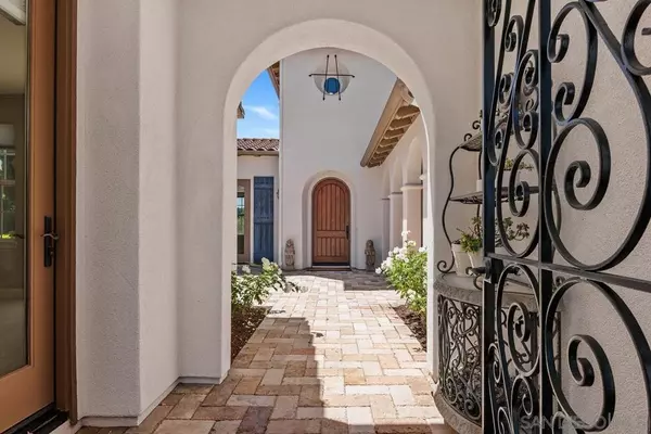 Carlsbad, CA 92009,3229 Sitio Montecillo