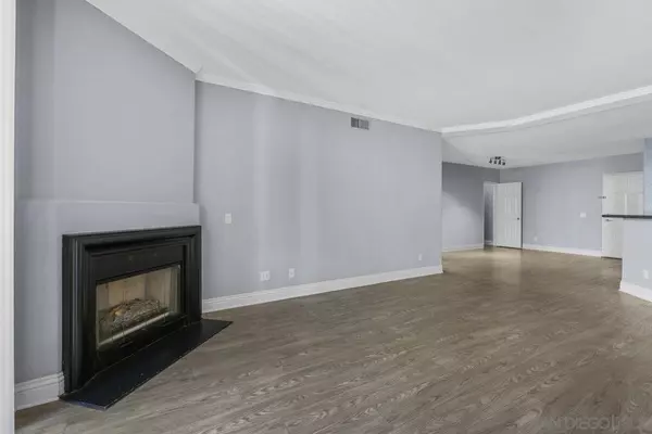 San Diego, CA 92130,12373 Carmel Country Rd #202