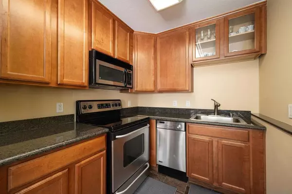 San Diego, CA 92109,860 Turquoise St #235