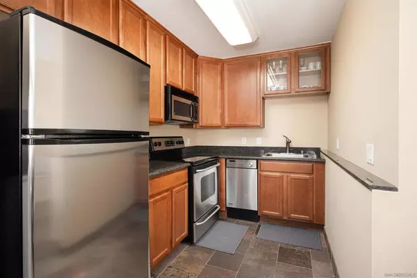 San Diego, CA 92109,860 Turquoise St #235