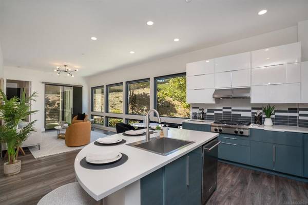 8570 Aspect Dr, San Diego, CA 92108