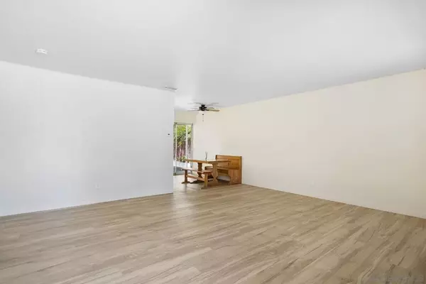 San Diego, CA 92117,4496 Donald Ave