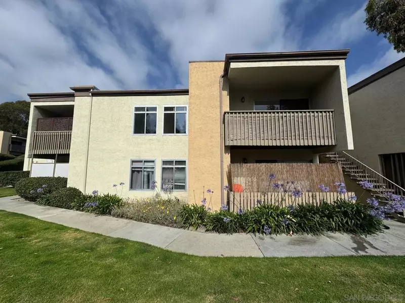 432 Edgehill Ln #8, Oceanside, CA 92054