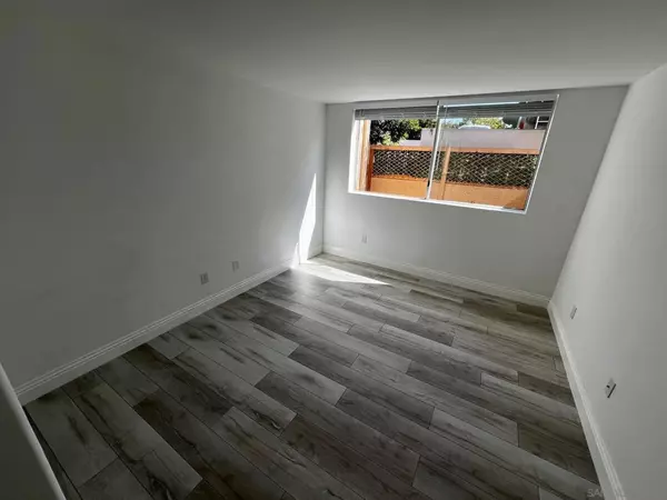 San Diego, CA 92122,3979 Nobel Dr #305