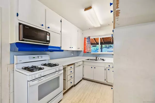 Spring Valley, CA 91977,8976 Rover St.