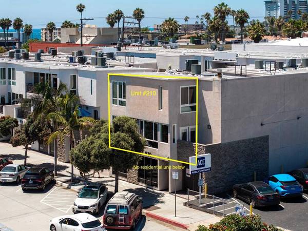 San Diego, CA 92109,924 Hornblend Street