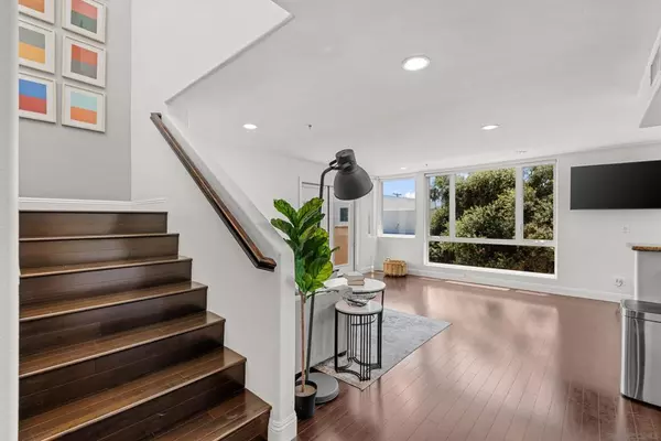 San Diego, CA 92109,924 Hornblend St #210