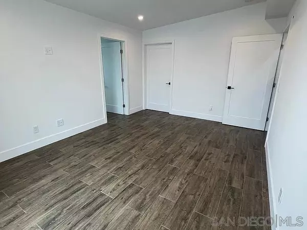 San Diego, CA 92117,4811 Appleton