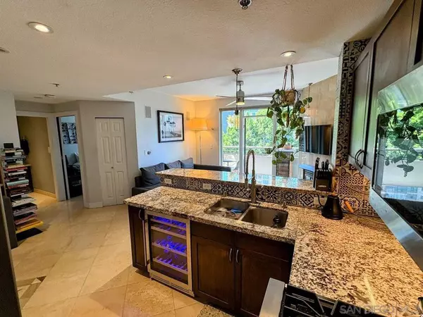 San Diego, CA 92101,1277 Kettner Blvd #305