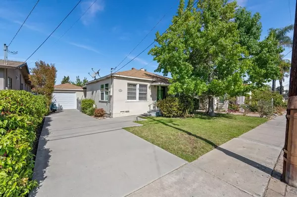 La Mesa, CA 91942,4848 Cypress St