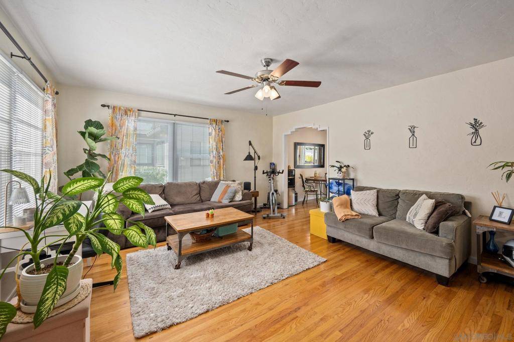 La Mesa, CA 91942,4848 Cypress St