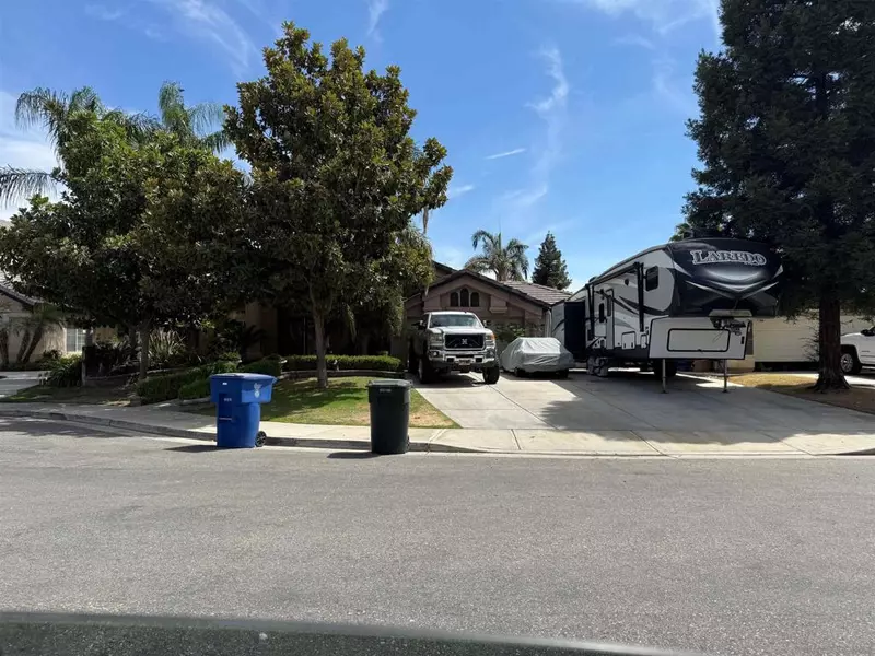 9907 Cobblestone Ave, Bakersfield, CA 93311