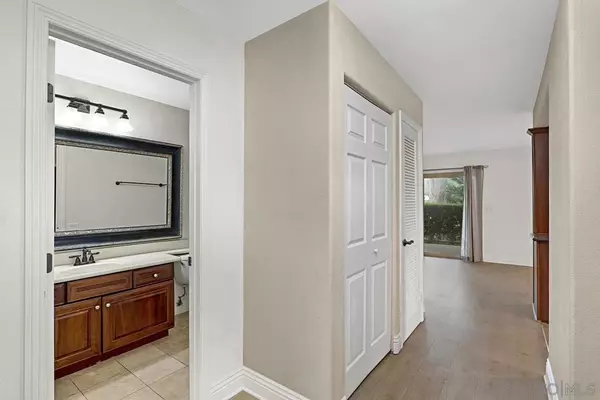 La Jolla, CA 92037,3137 Via Alicante #107
