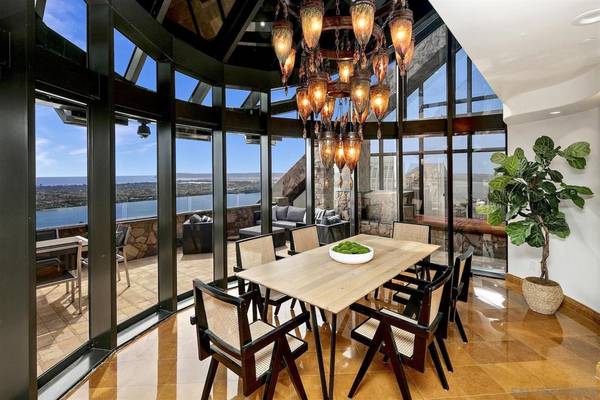 San Diego, CA 92101,100 Harbor Dr #4102