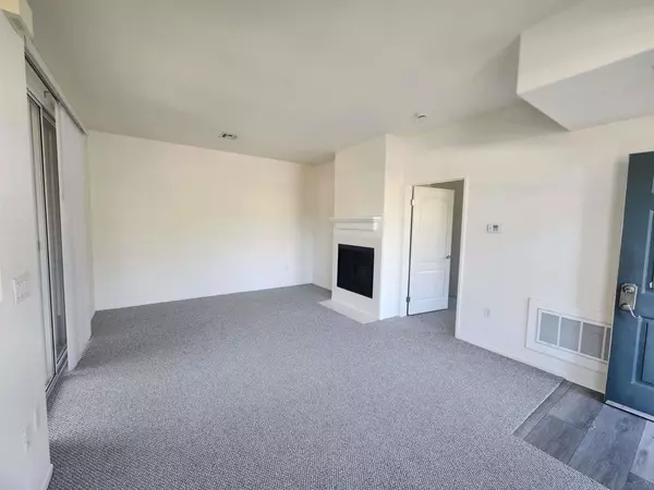 San Diego, CA 92130,3514 Caminito El Rincon #28
