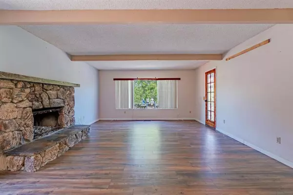 Vista, CA 92084,1602 Montgomery