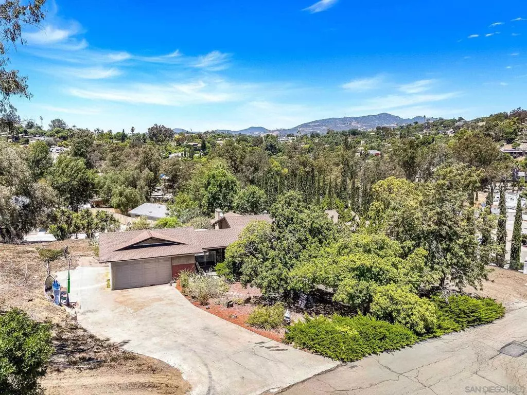 Vista, CA 92084,1602 Montgomery